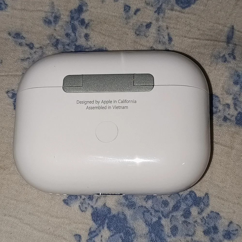 Apple White Wireless Earbuds with Case